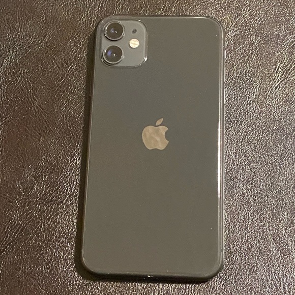 Unlocked cell phone device iPhone 11 64gb Excellent Condition.
